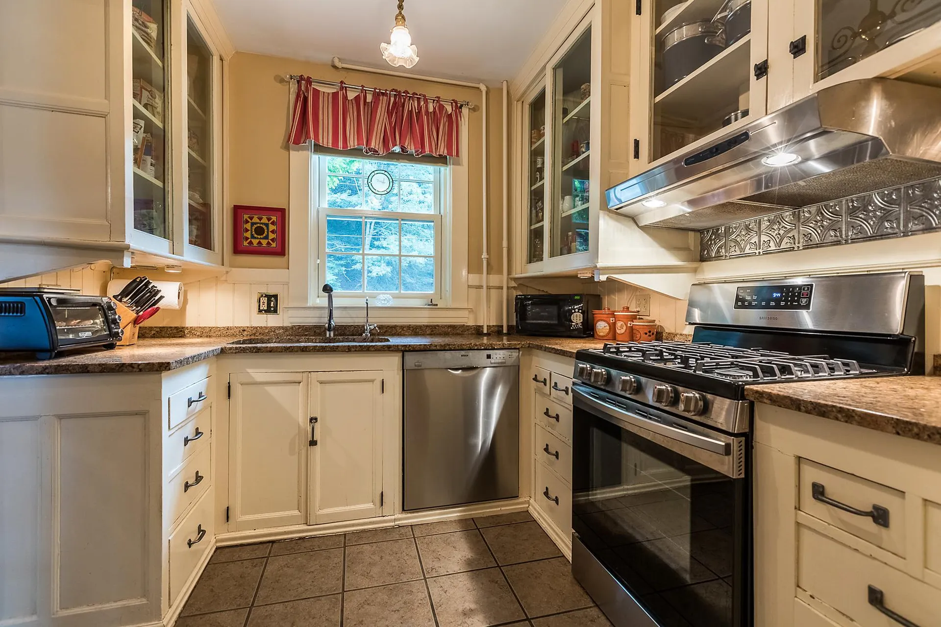 505 Deweys Mills Road Hartford VT 05059