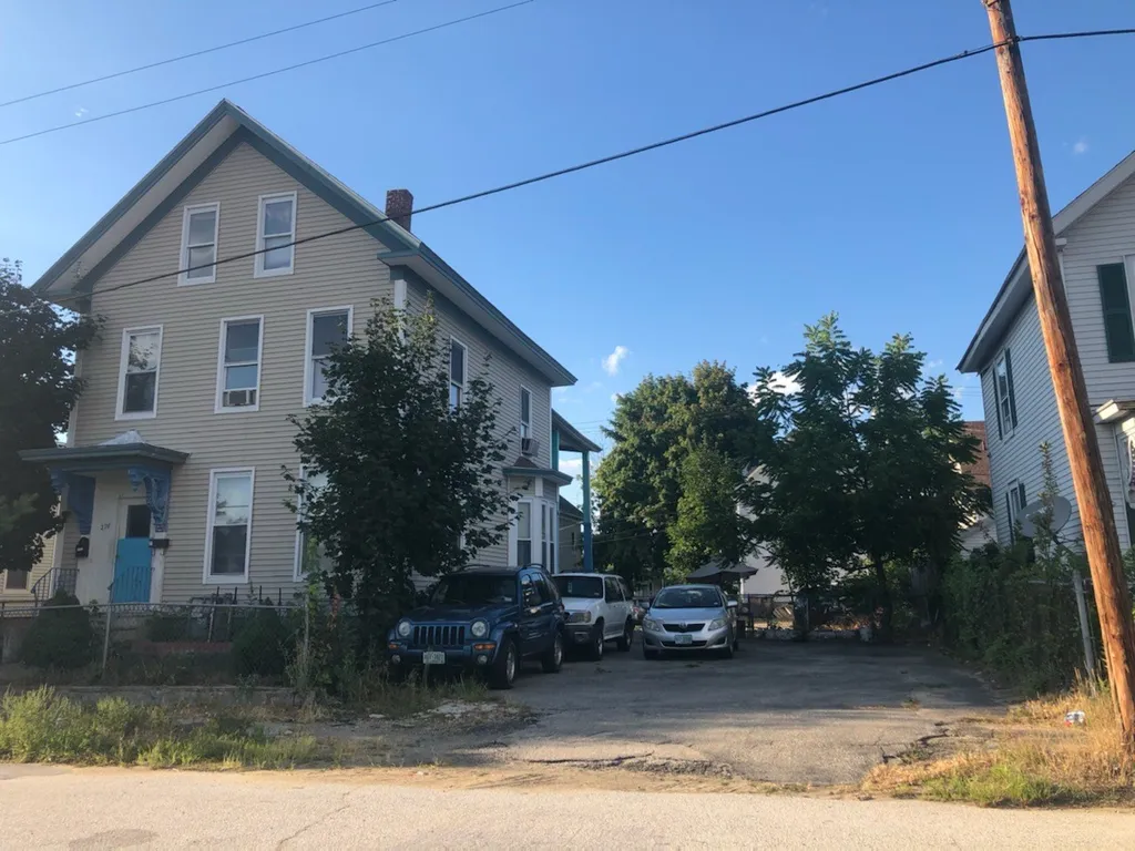 276 Lake Avenue Manchester NH 03103