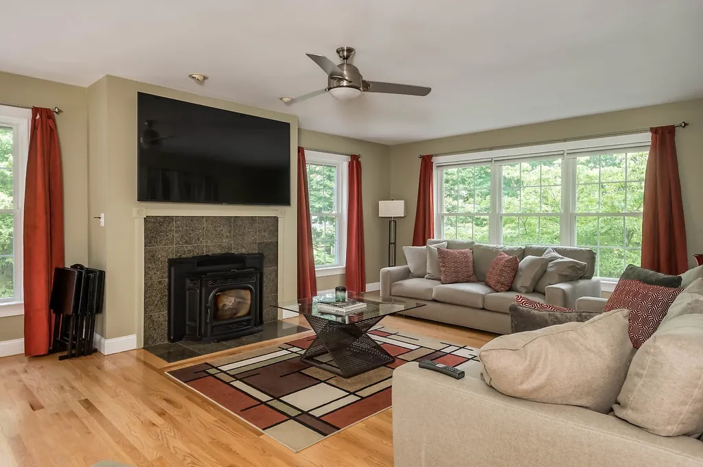 4 Wood Ridge Lane Exeter NH 03833