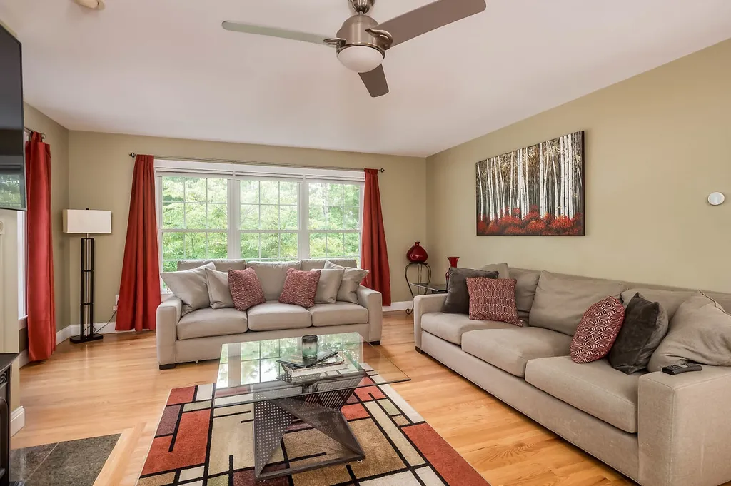 4 Wood Ridge Lane Exeter NH 03833