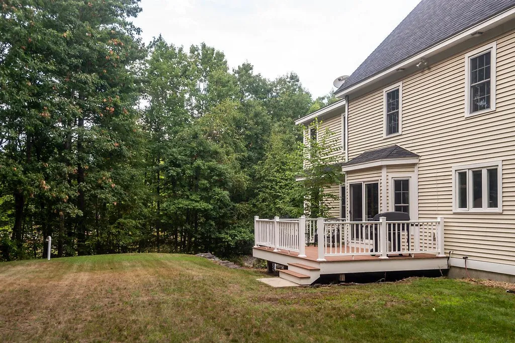4 Wood Ridge Lane Exeter NH 03833