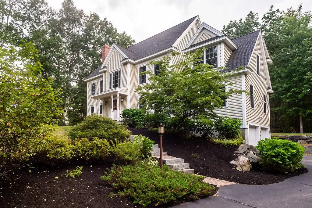 4 Wood Ridge Lane Exeter NH 03833