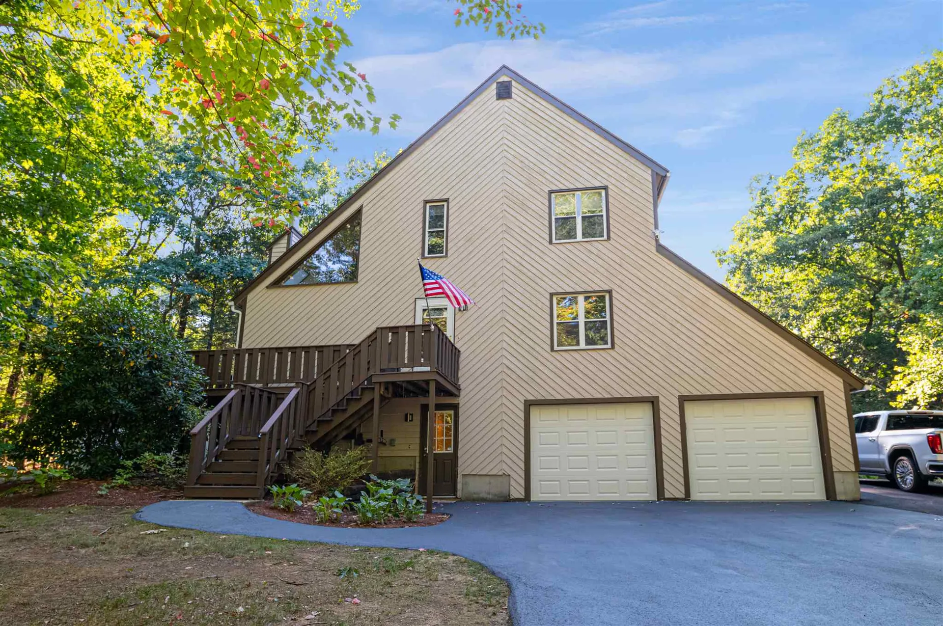 18 Seasons Lane Londonderry NH 03053