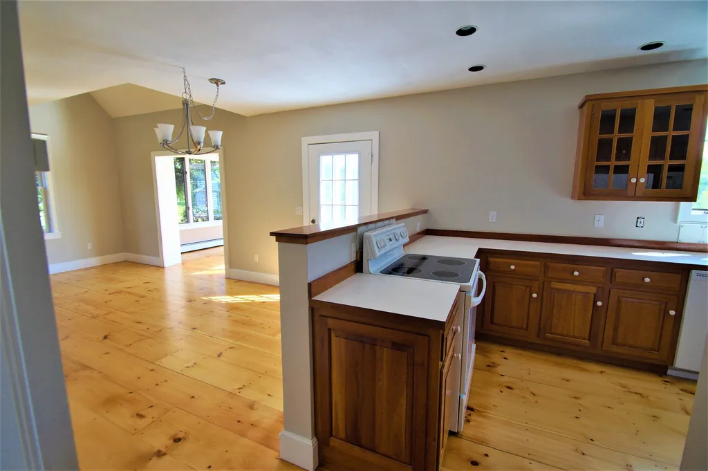 97 North Road Fremont NH 03044