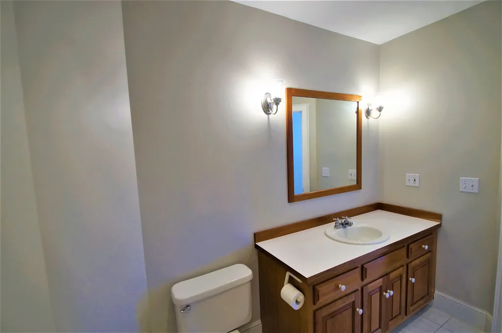 97 North Road Fremont NH 03044