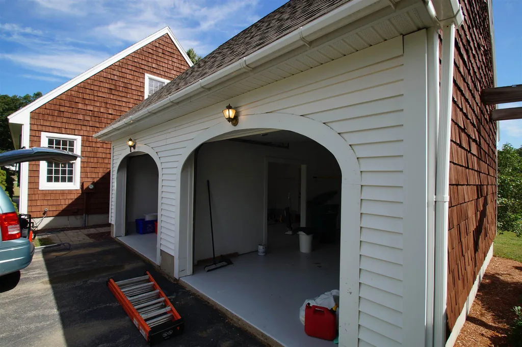97 North Road Fremont NH 03044