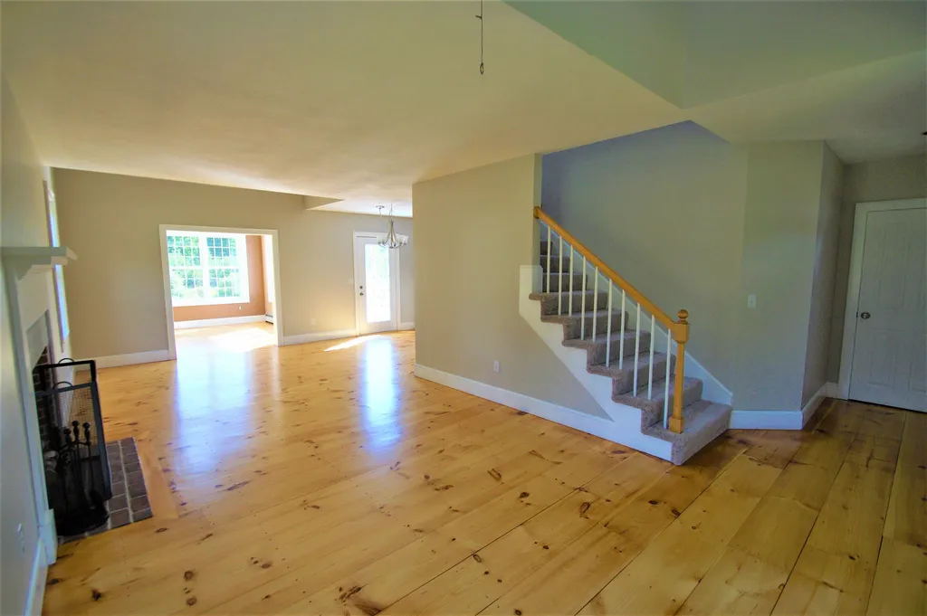 97 North Road Fremont NH 03044
