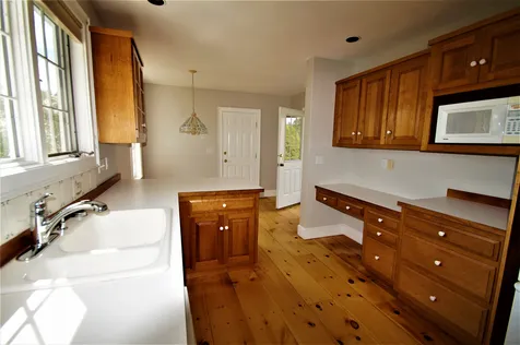 97 North Road Fremont NH 03044