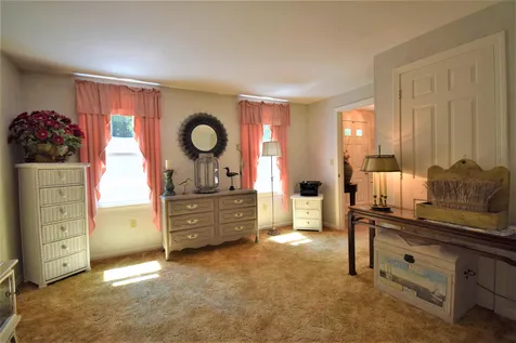 10 Ridgewood Drive Kingston NH 03848