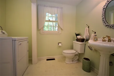 10 Ridgewood Drive Kingston NH 03848