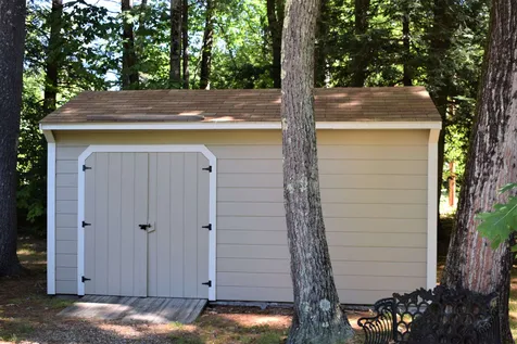 10 Ridgewood Drive Kingston NH 03848
