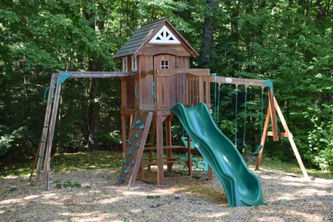 10 Ridgewood Drive Kingston NH 03848