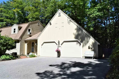 10 Ridgewood Drive Kingston NH 03848