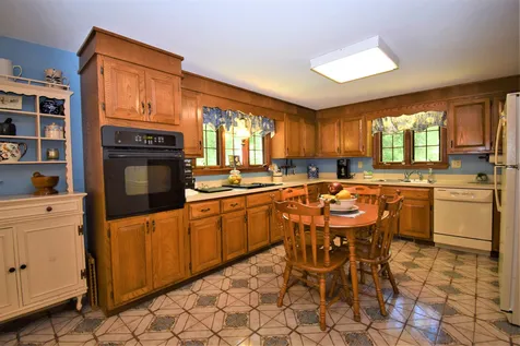 10 Ridgewood Drive Kingston NH 03848