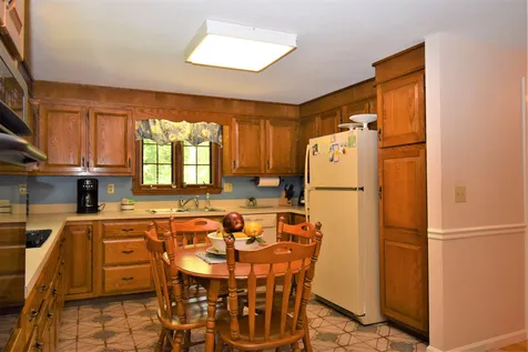 10 Ridgewood Drive Kingston NH 03848