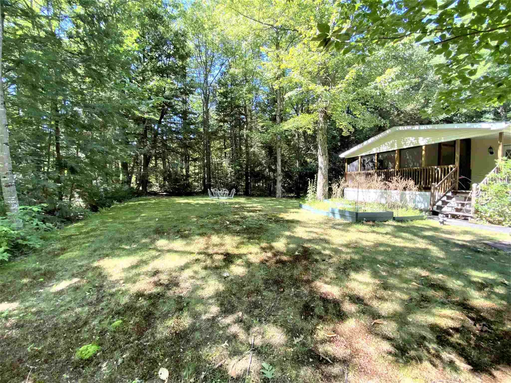 27 Raccoon Alley Hillsborough NH 03244