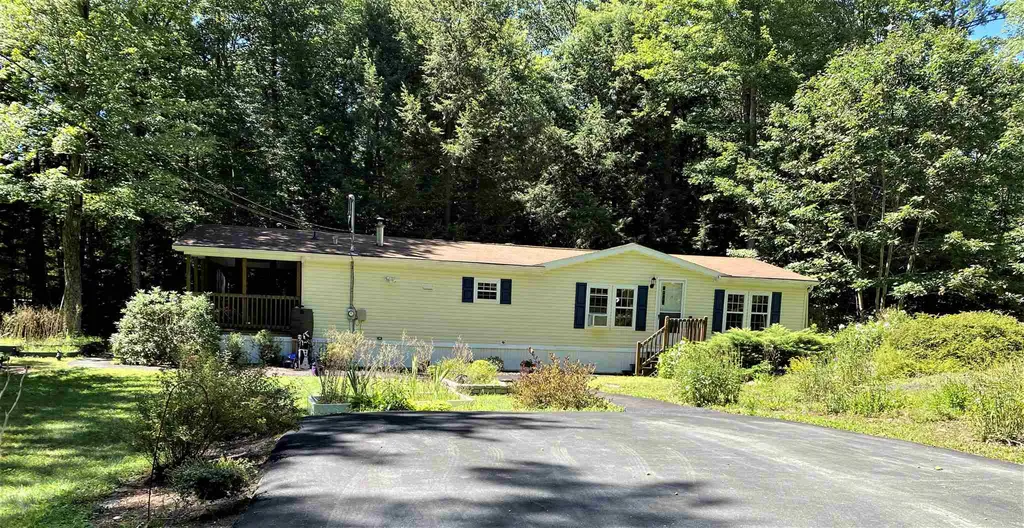 27 Raccoon Alley Hillsborough NH 03244