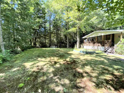 27 Raccoon Alley Hillsborough NH 03244