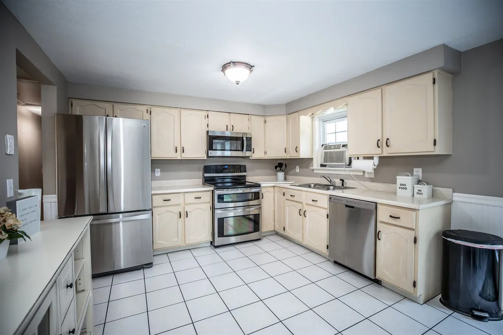 546 Brent Street Manchester NH 03103
