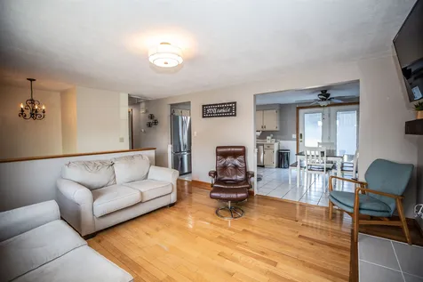 546 Brent Street Manchester NH 03103