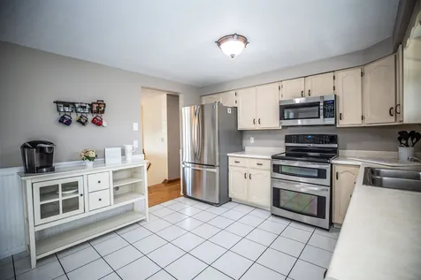 546 Brent Street Manchester NH 03103