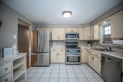546 Brent Street Manchester NH 03103