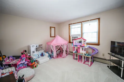 546 Brent Street Manchester NH 03103
