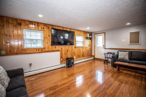 546 Brent Street Manchester NH 03103