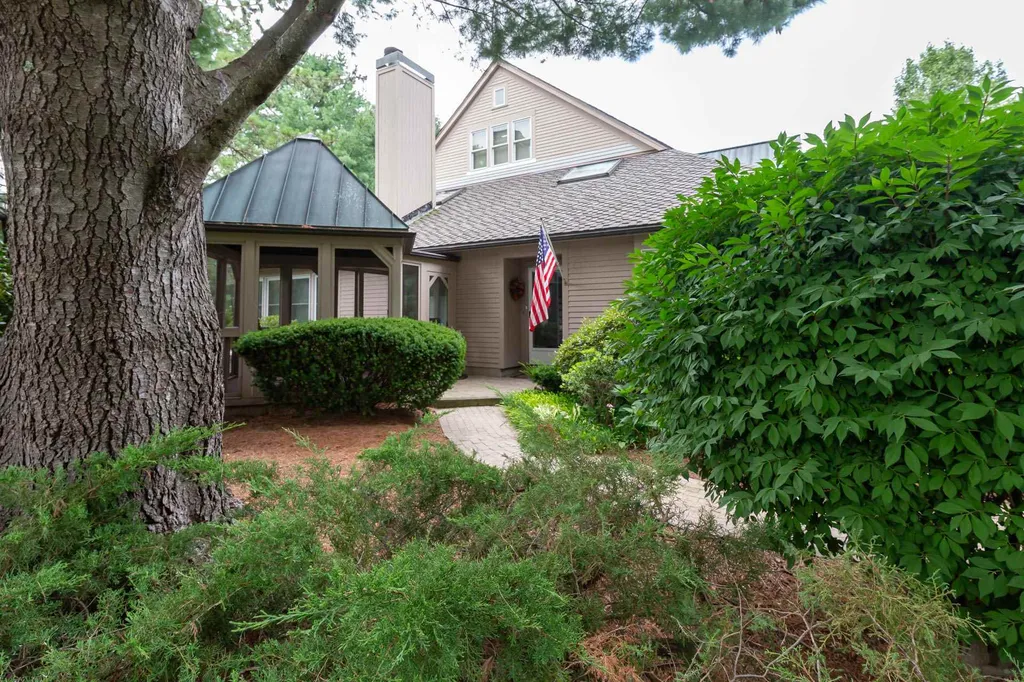4 Green Heron Lane Nashua NH 03062