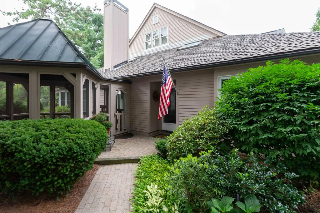 4 Green Heron Lane Nashua NH 03062