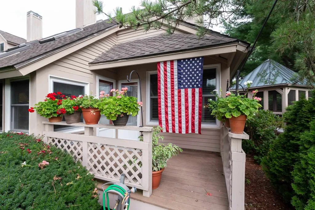 4 Green Heron Lane Nashua NH 03062