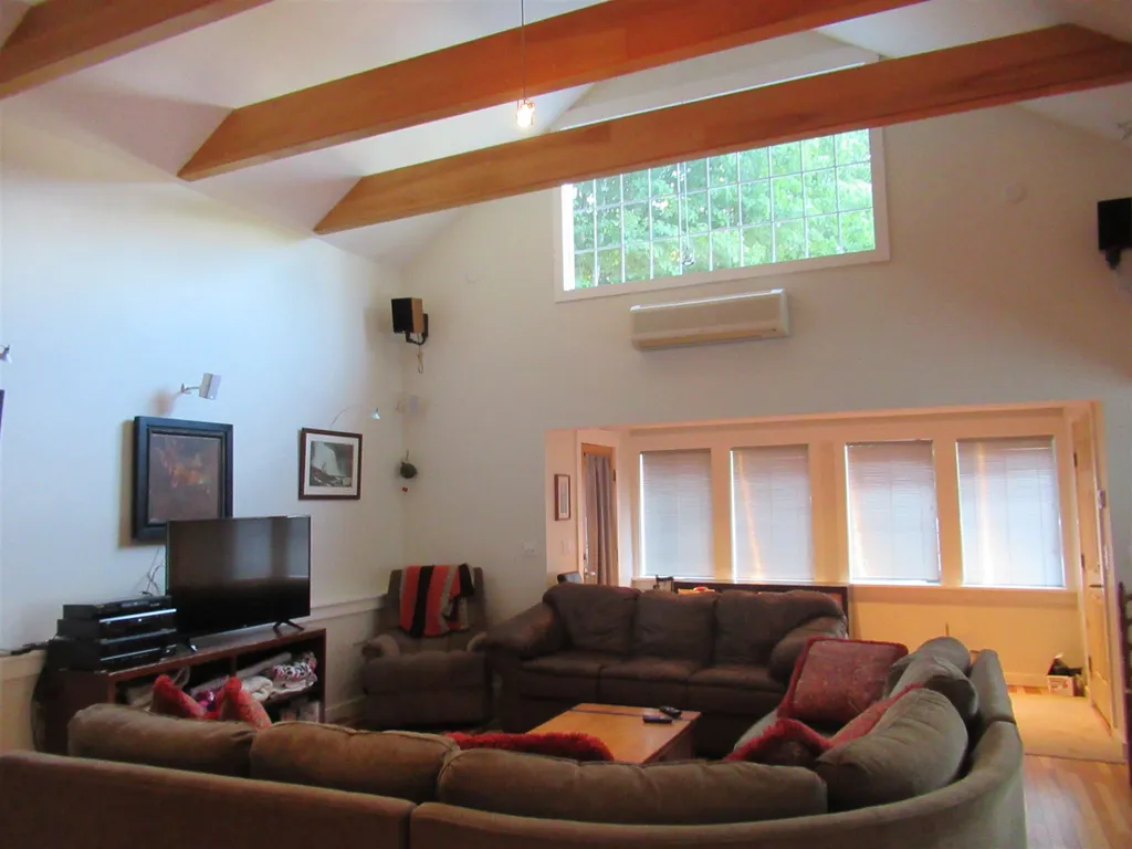 2080 U.s. Route 4 Mendon VT 05701