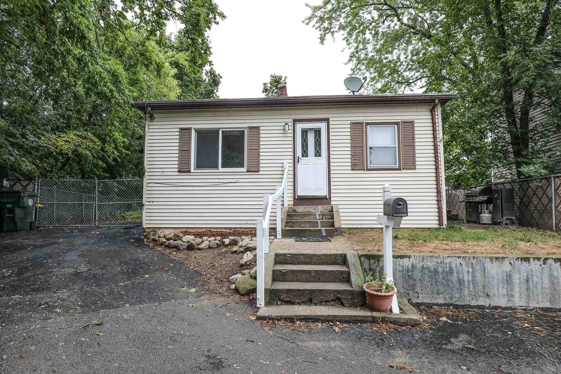 92 Garvin Avenue Manchester NH 03109