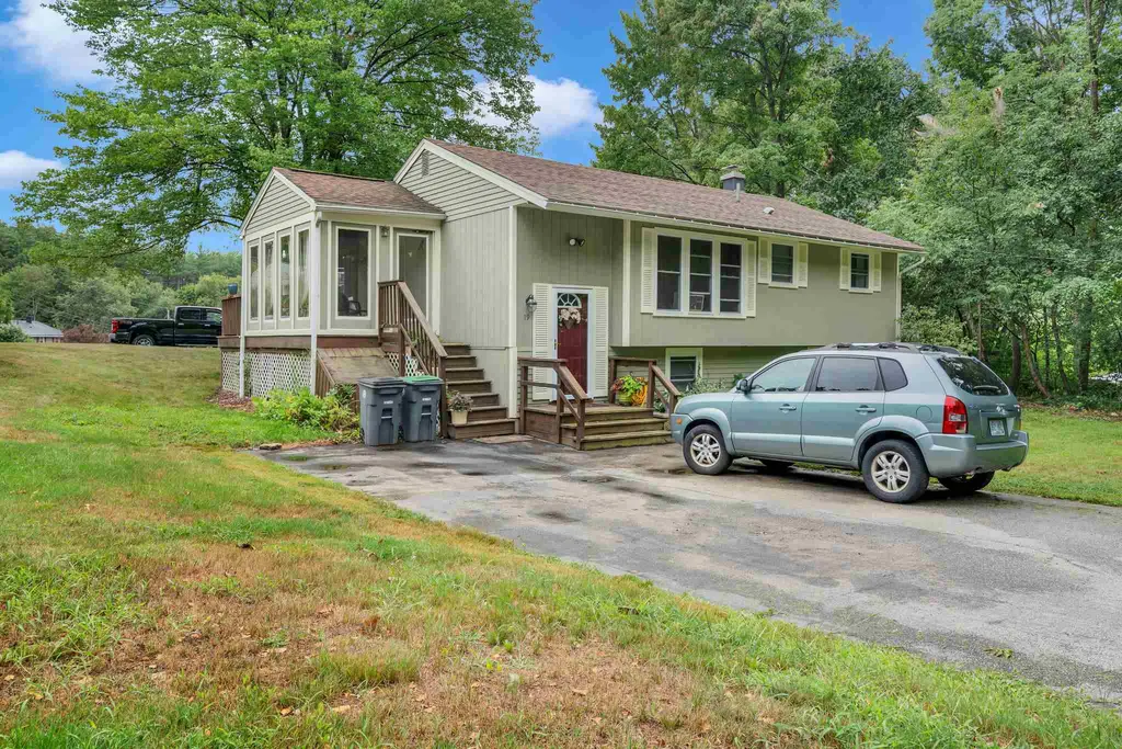 19 Pinnacle Street Hooksett NH 03106