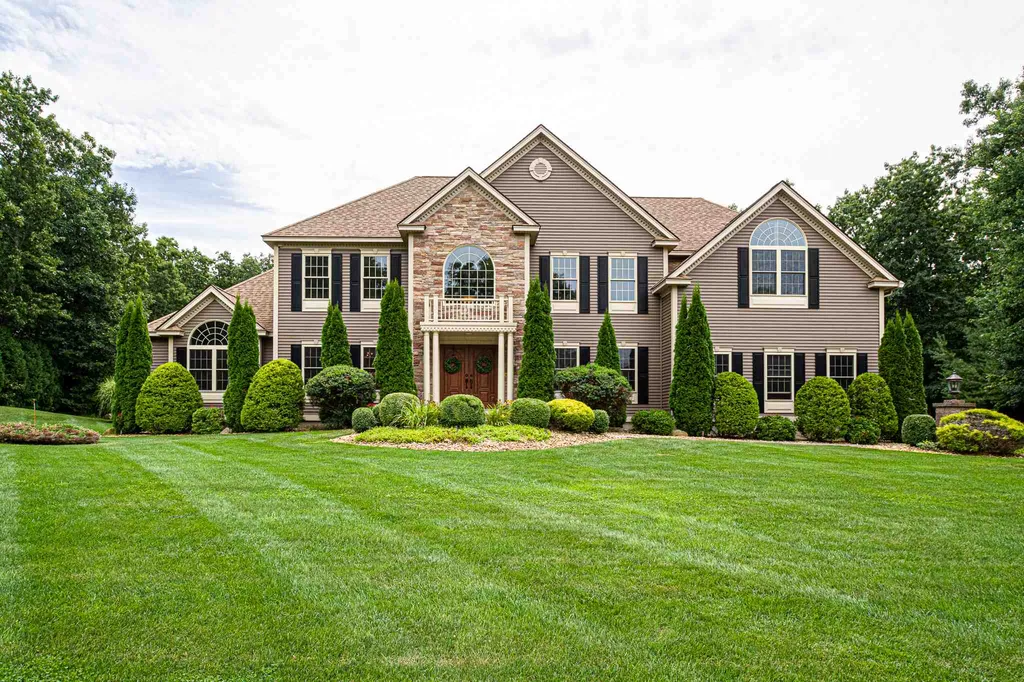 9 Buckhide Road Windham NH 03087