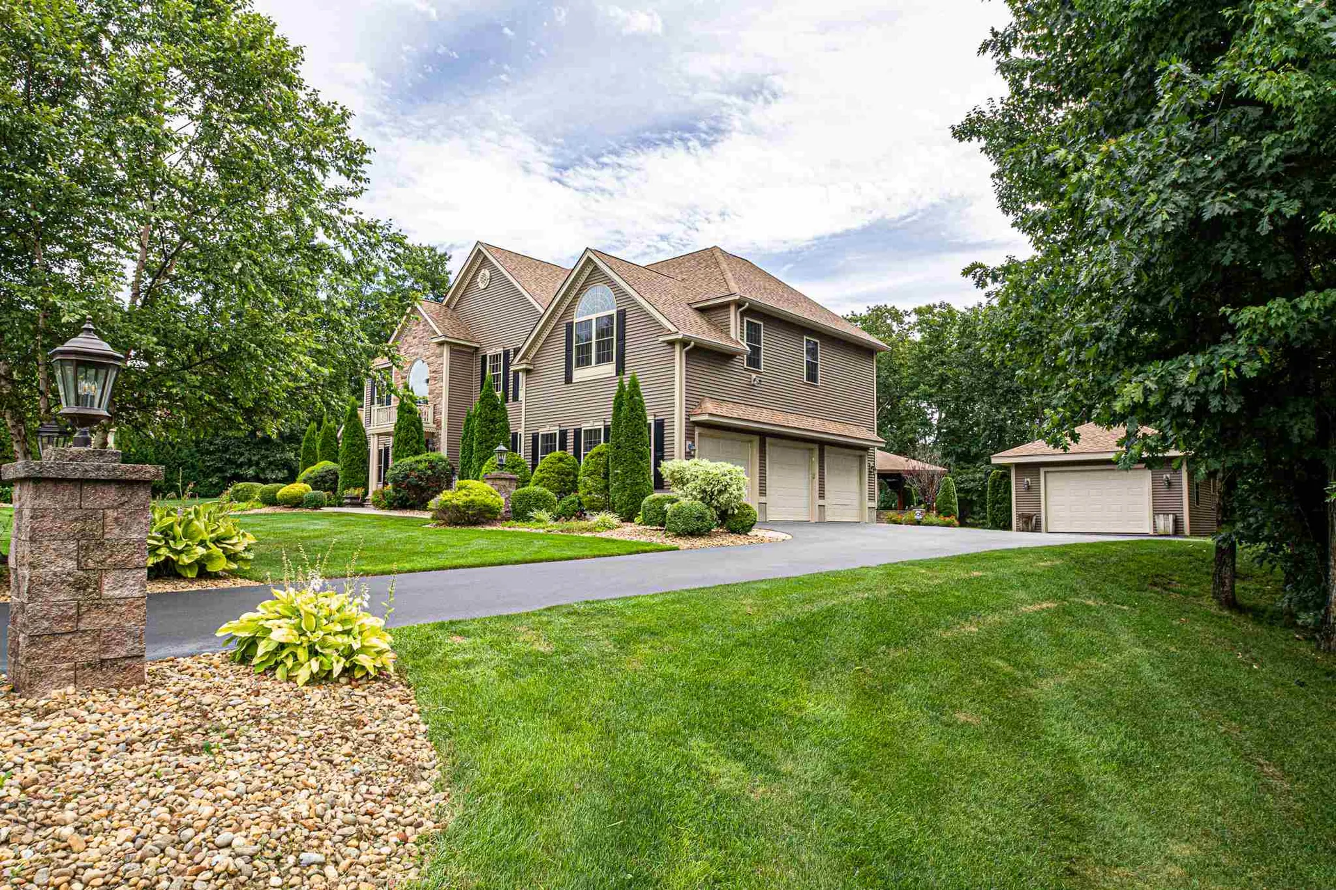 9 Buckhide Road Windham NH 03087