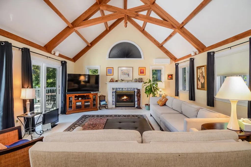 66 Kings Pine Road Wolfeboro NH 03894