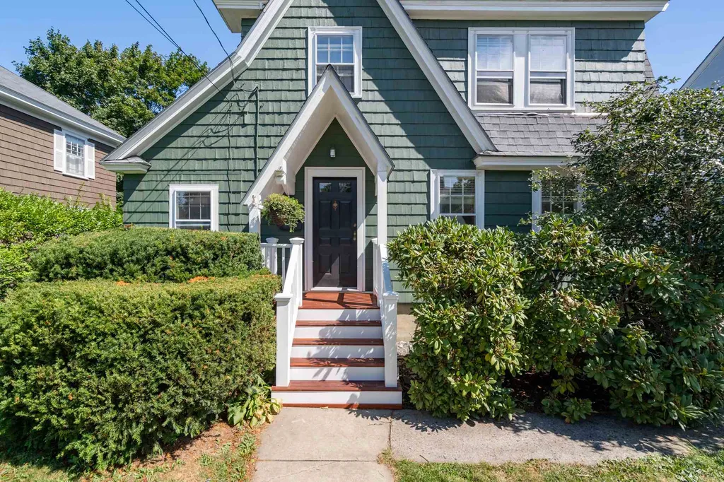 93 Thaxter Road Portsmouth NH 03801