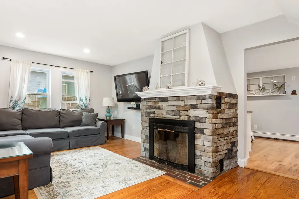 7 Marcoux Road Newton NH 03858-3501