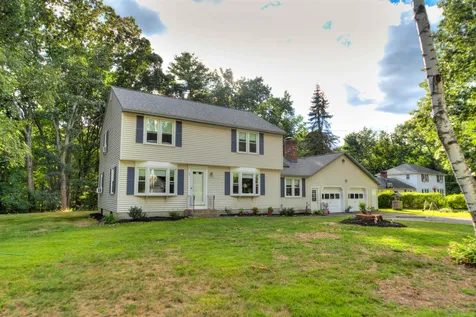 1 King Edward Drive Londonderry NH 03053