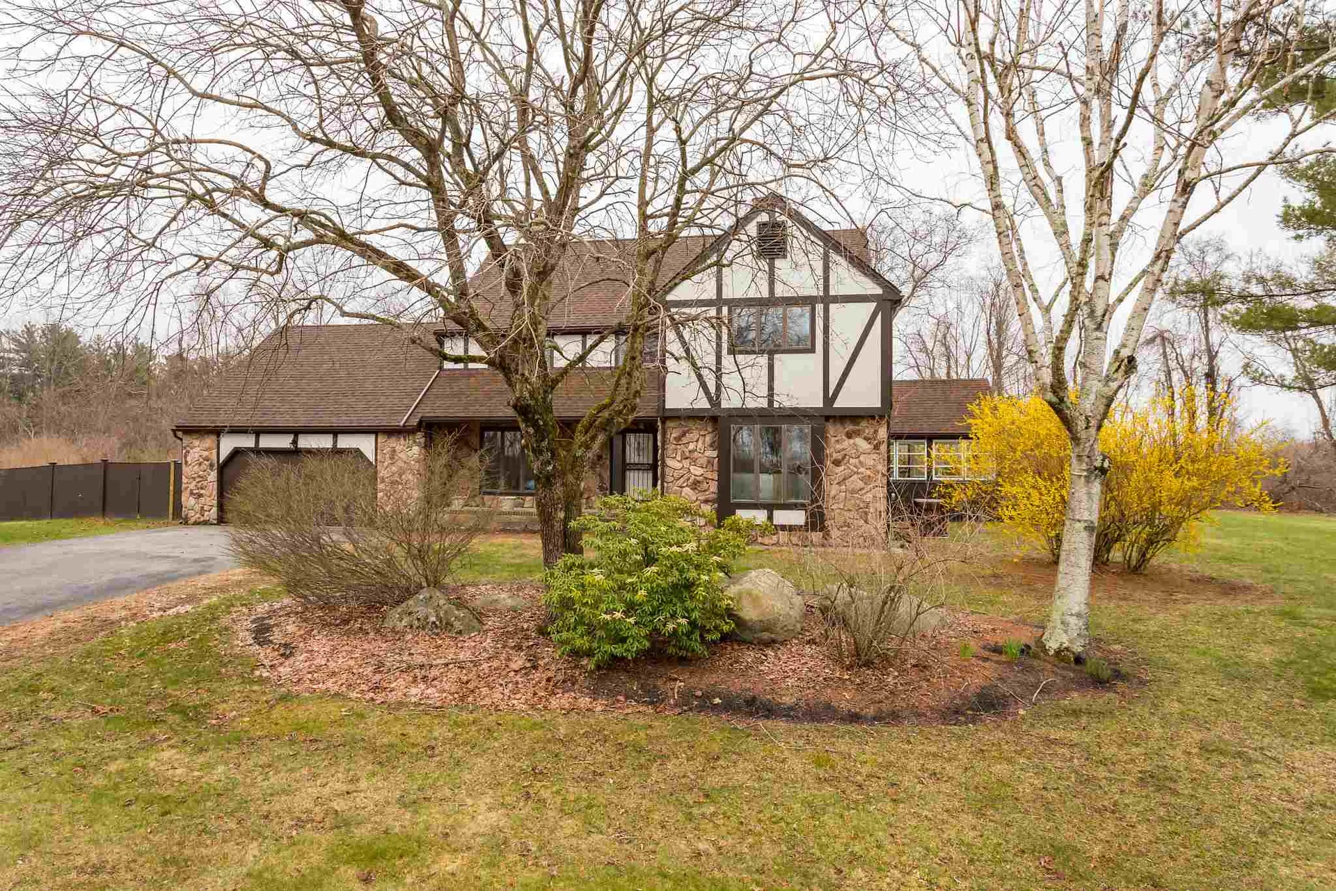 14 Tilton Lane East Kingston NH 03827