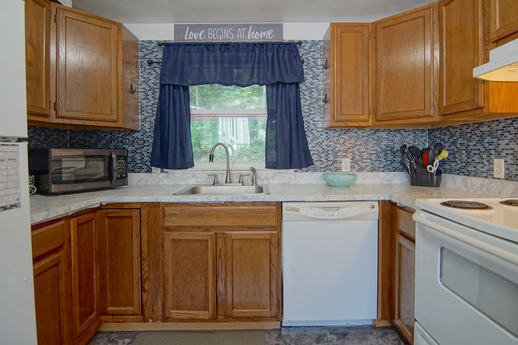 27-33 Exeter Road Newmarket NH 03857