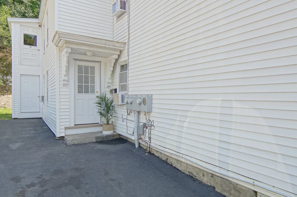 27-33 Exeter Road Newmarket NH 03857