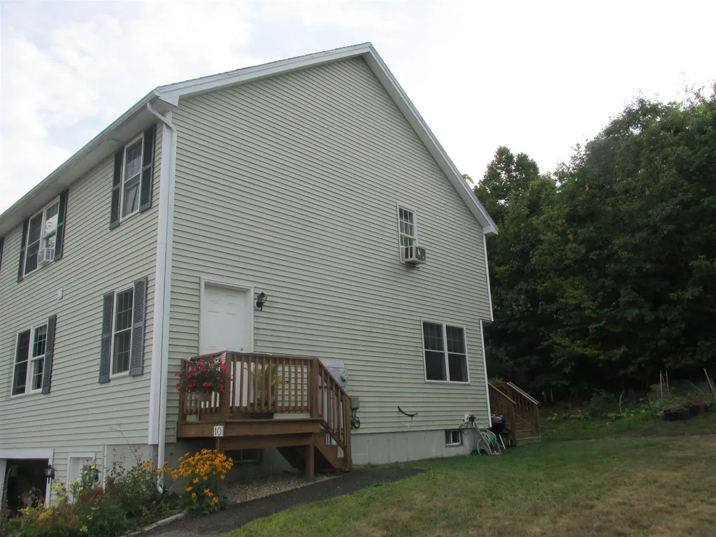 10 Ians Way Milton NH 03854