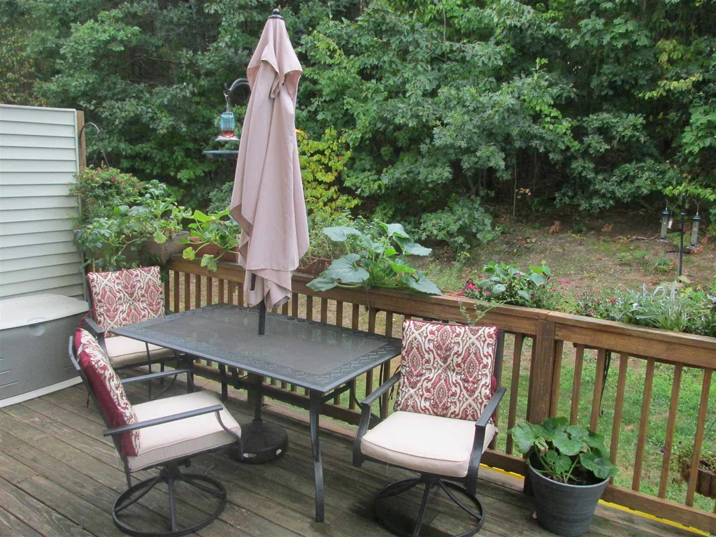 10 Ians Way Milton NH 03854