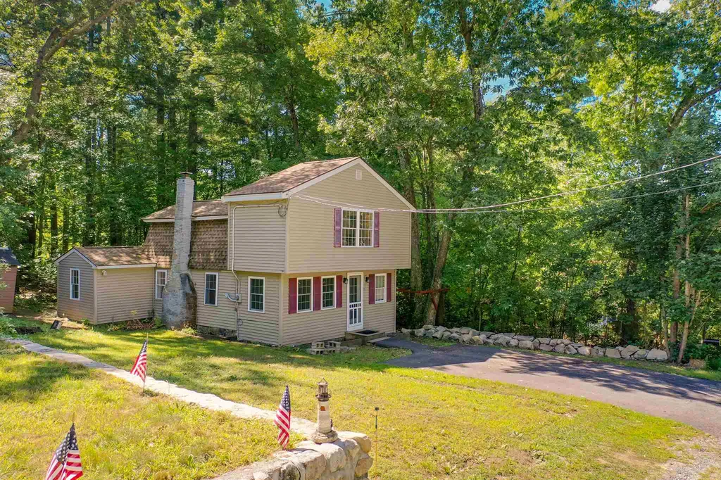 13 Little Island Park Pelham NH 03076