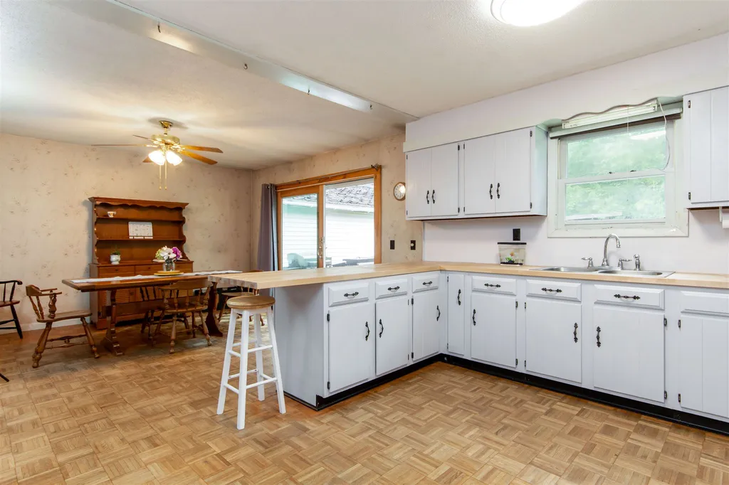10 Lower Meadow Lane Bristol VT 05443