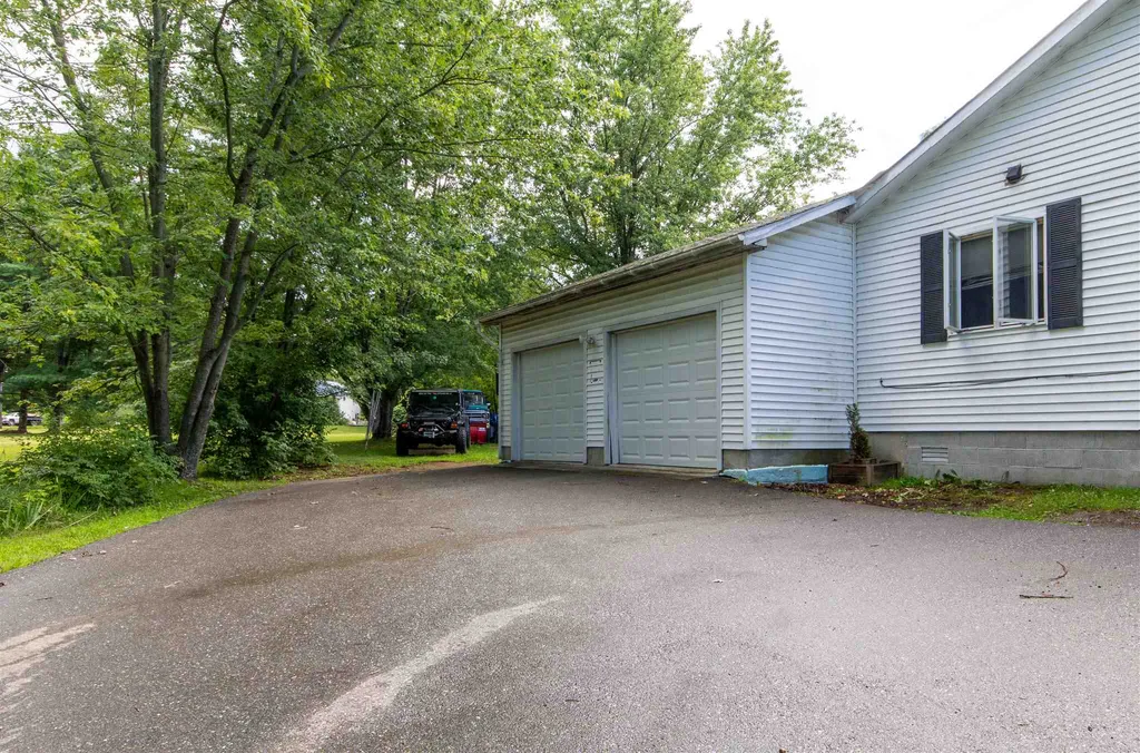 10 Lower Meadow Lane Bristol VT 05443
