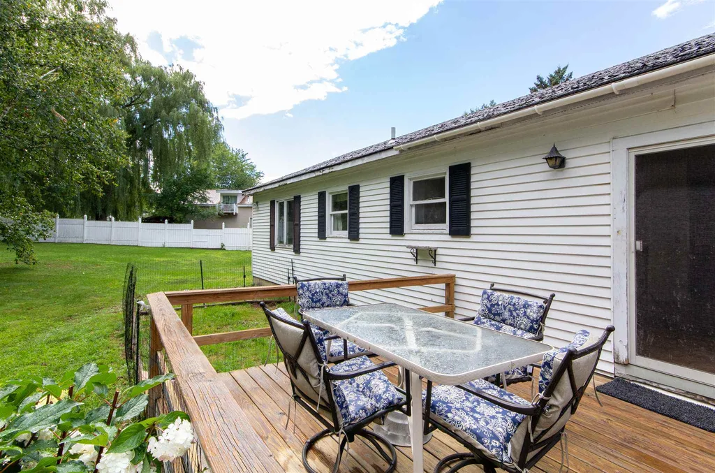 10 Lower Meadow Lane Bristol VT 05443