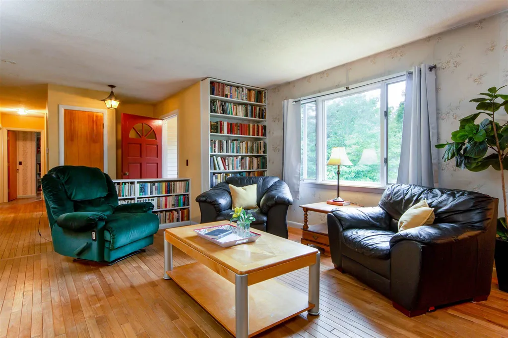 10 Lower Meadow Lane Bristol VT 05443